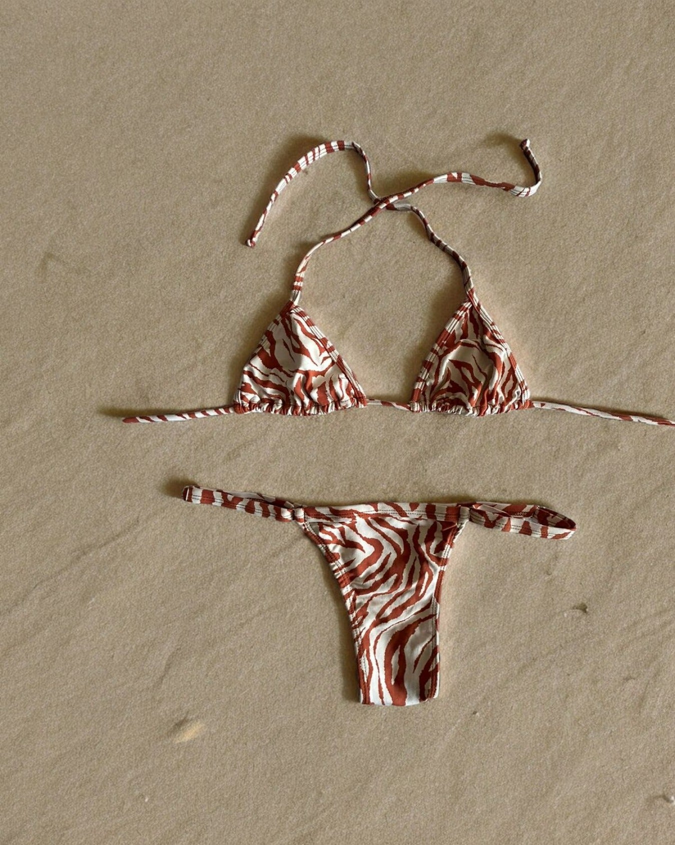 Bikini Strap con Regulador - Cebra Burdeo