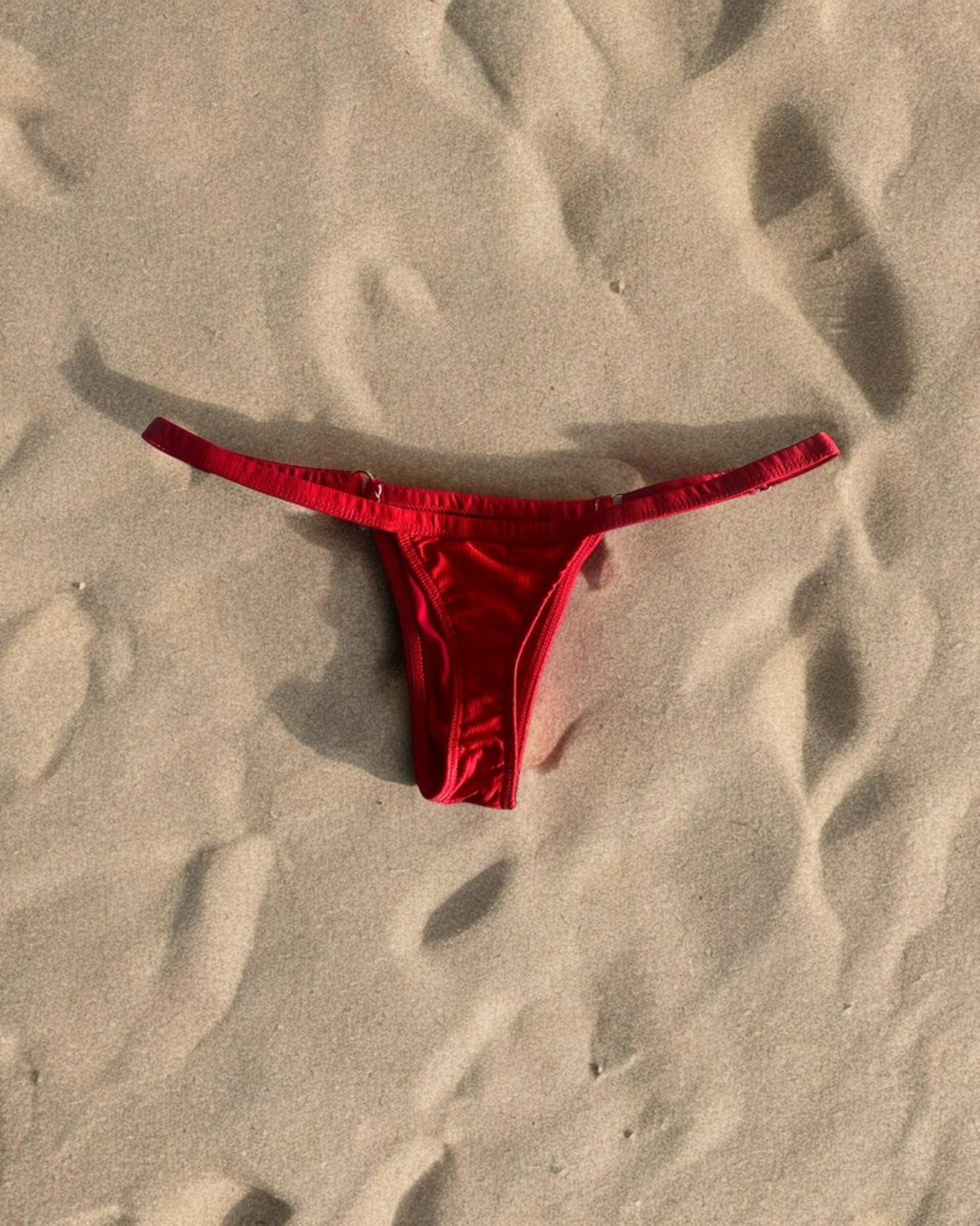 Bikini Strap con Regulador Rojo