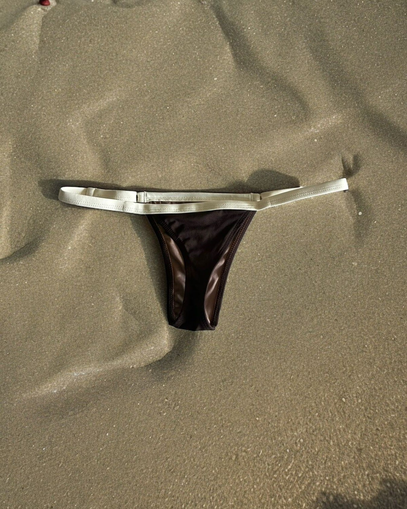 Bikini Strap con Regulador - Café con blanco